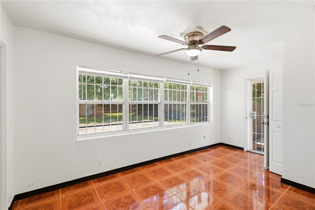 Building Photo - 808 S Ivey Ln