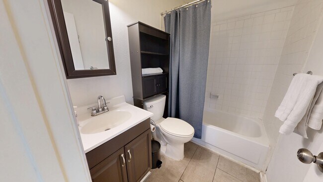 Building Photo - 12827 Independence Ave