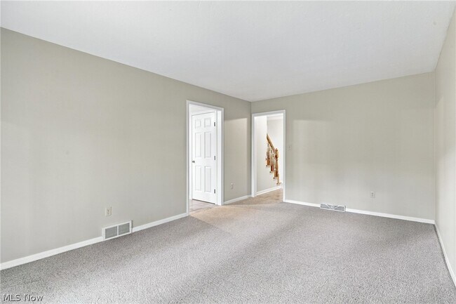Building Photo - 6832 Green Ridge Ave