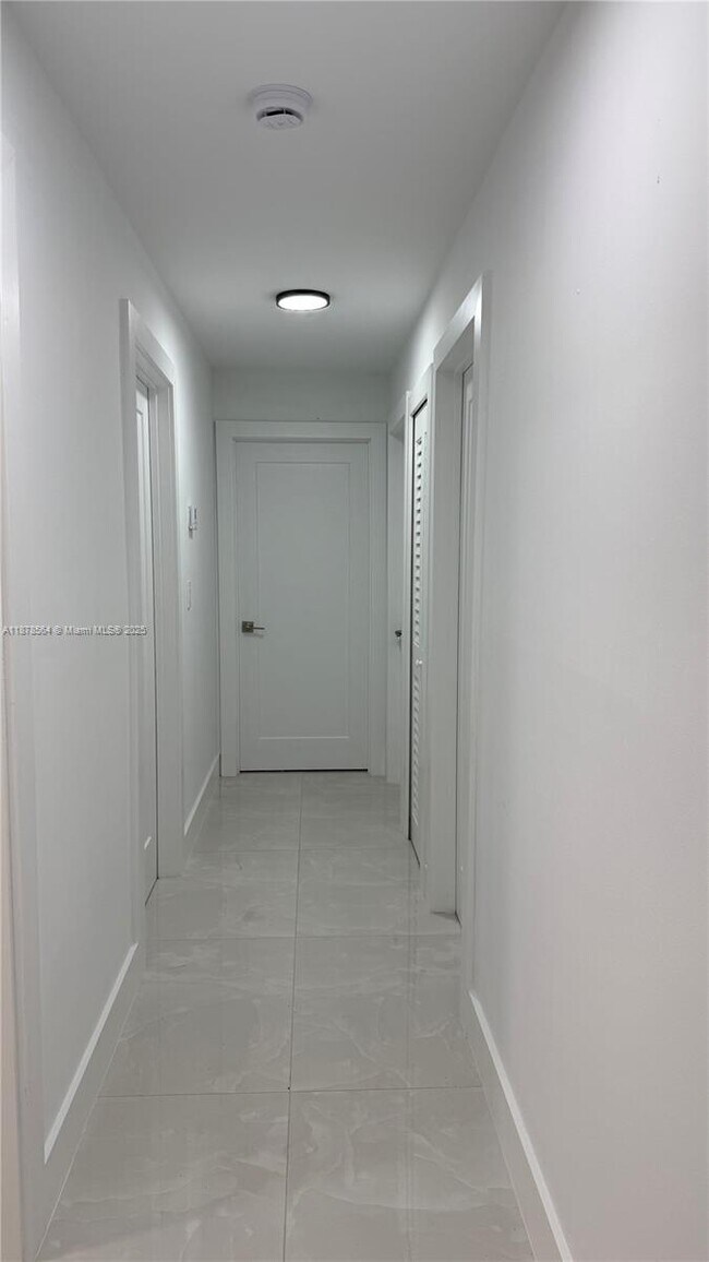 Building Photo - 215 NW 136th Ct