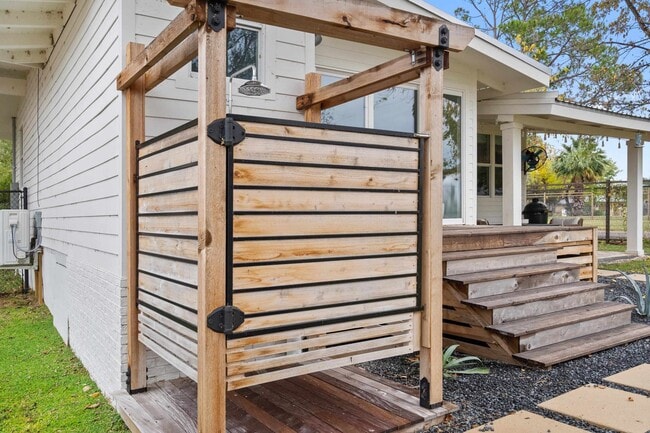 Building Photo - 316 Beach Dr
