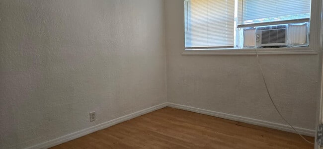 Building Photo - 112 Newton Rd