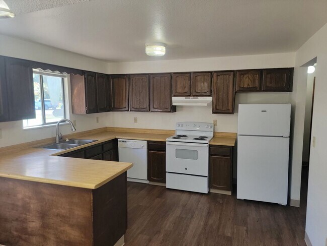 Building Photo - 819 S Felts Rd