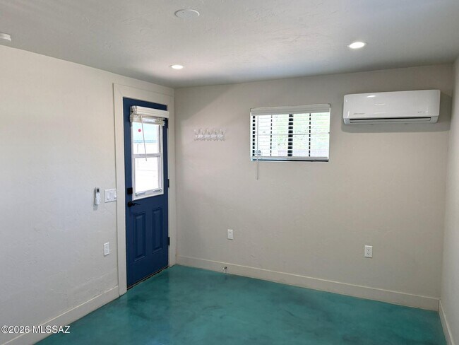 Building Photo - 426 S Stratford Dr