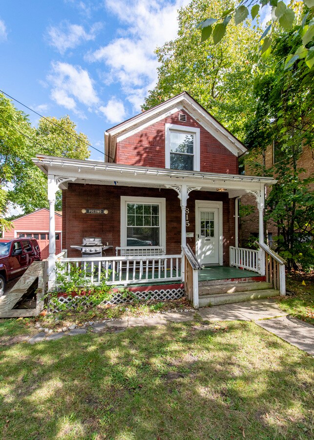 Primary Photo - 815 Brown St