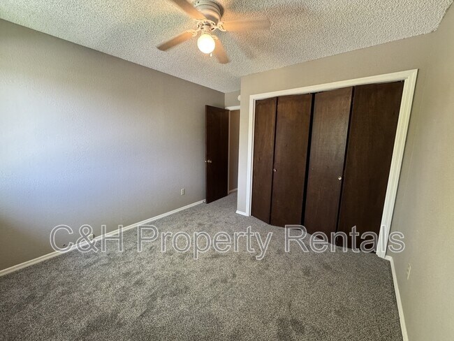 Building Photo - 3285 Canyon Dr