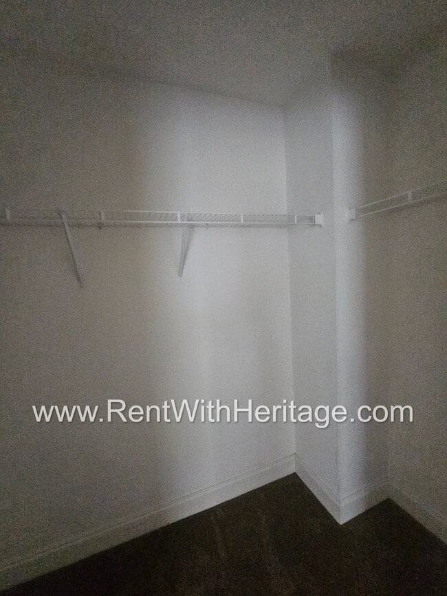 Building Photo - Gorgeous 3Bd / 2Ba Immaculate Townhome / U...