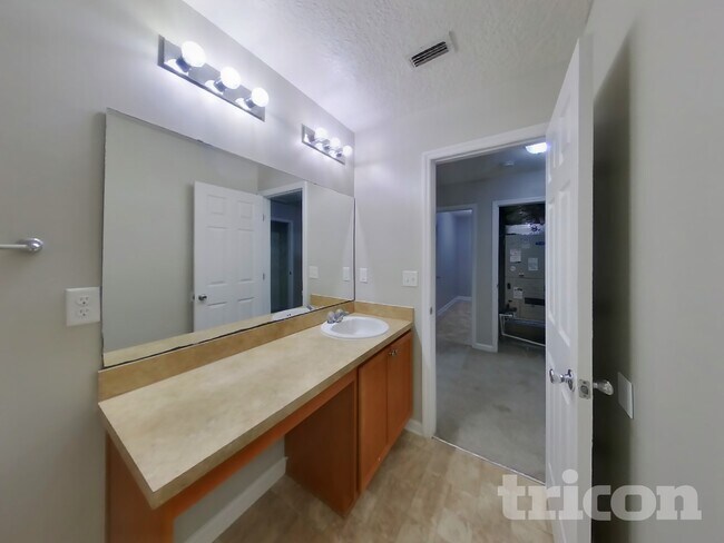 Building Photo - 11982 Alexandra Dr