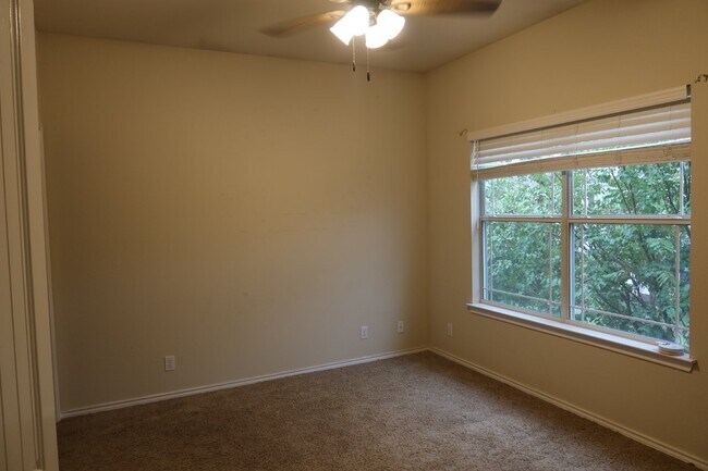 Building Photo - Now Pre-Leasing for Fall 2026–Spring 2027!