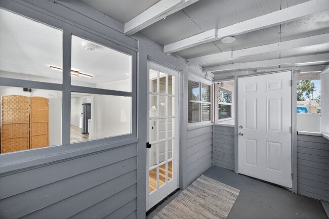 Building Photo - Fully Renovated 3 bedroom St. Pete Home | ...