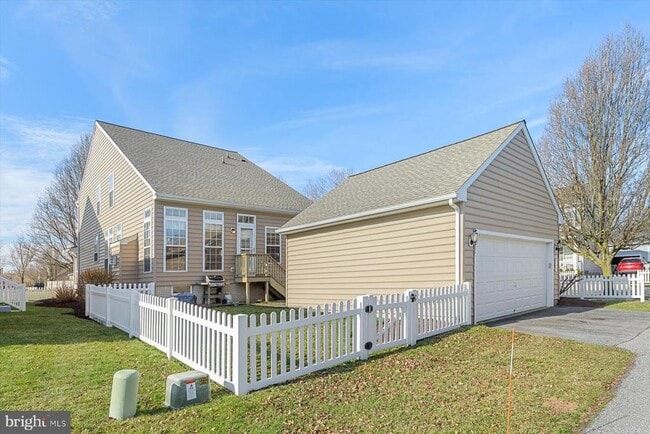 Building Photo - 301 Adelaide Dr