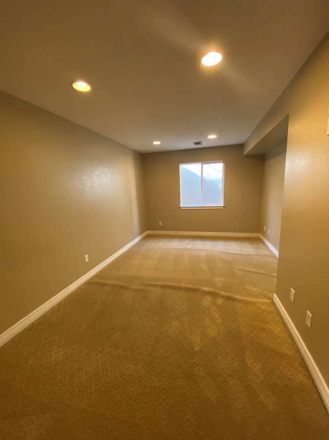 Building Photo - 322 N 50th Ave