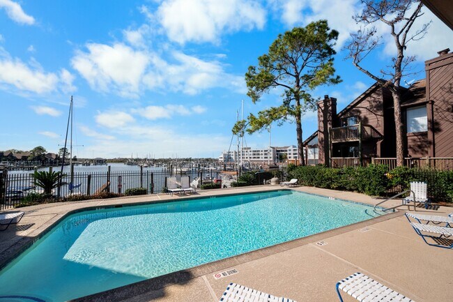 Building Photo - 705 Davis Rd