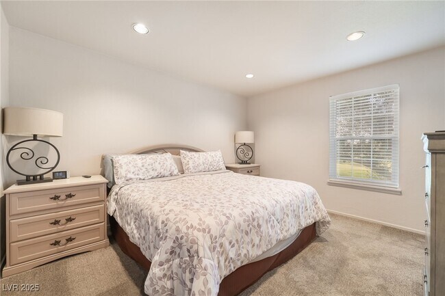 Building Photo - 1038 Tam O Shanter