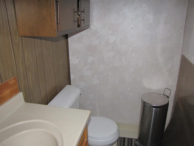 Building Photo - 1100 Valley St