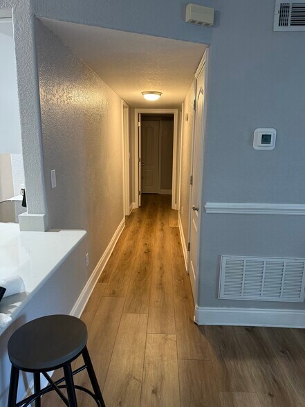 Building Photo - 2201 Scenic Hwy