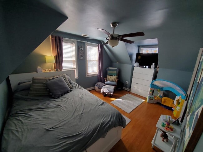 Building Photo - Cute 2 bedroom cape cod