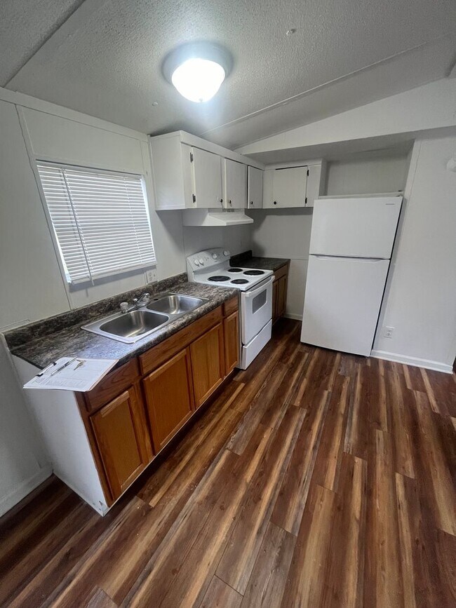 Building Photo - 2 Water Oak Ln