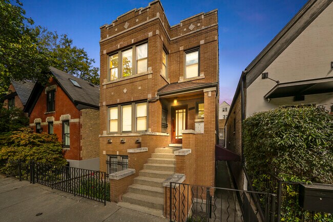 Building Photo - 2026 W Charleston St