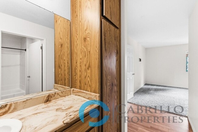 Building Photo - 1BD/1BA Private Balcony + Utilities Included | Prime Black Mountain Location