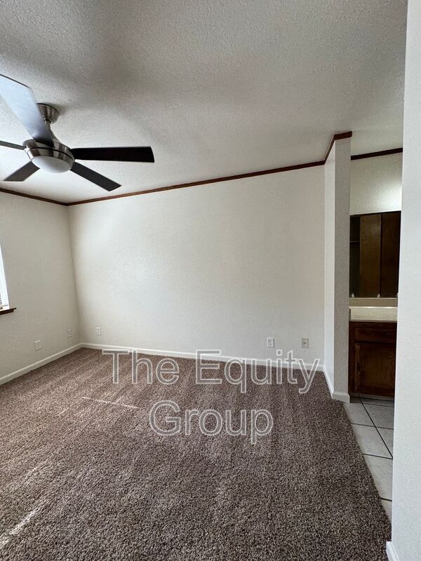 Building Photo - 736 S Linwood St