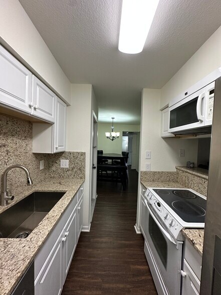 Building Photo - 8523 Hearth Dr