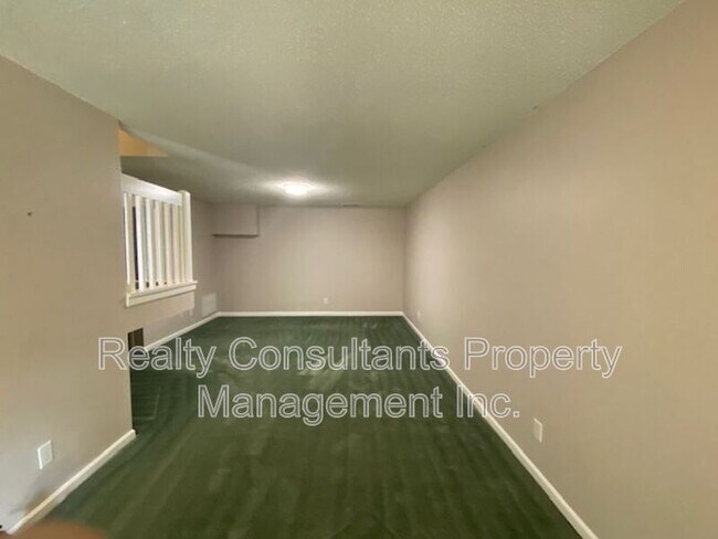 Building Photo - 96 Tannenbaum Cir