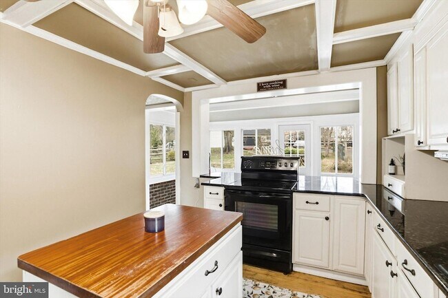 Building Photo - 30 Upper Ferry Rd