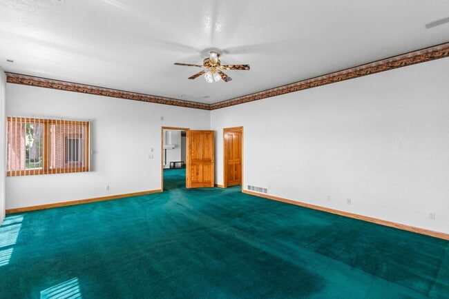 Building Photo - 3957 Valley Oak Dr
