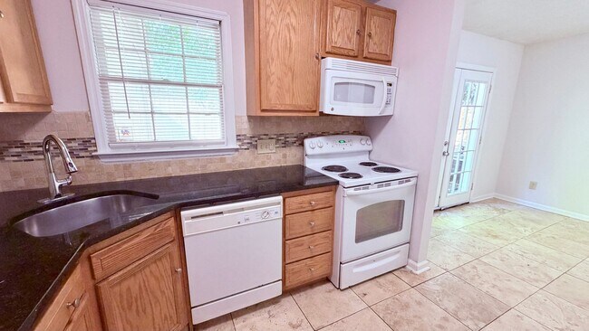 Building Photo - 708 Burnt Creek Dr NW
