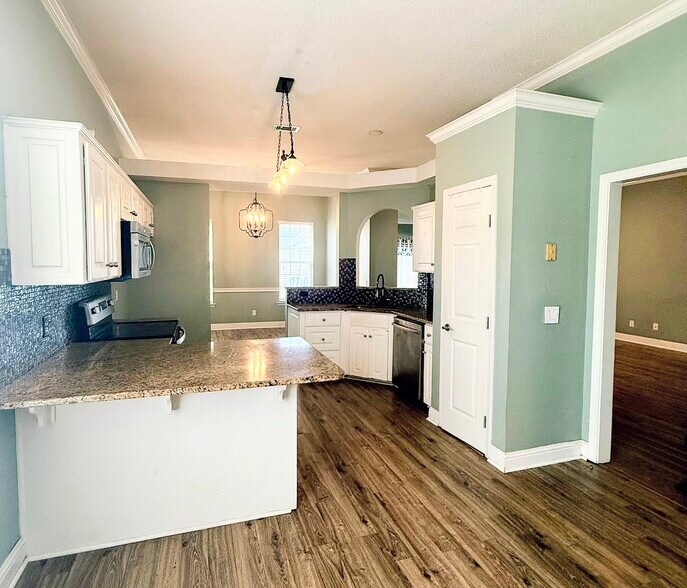 Building Photo - 2 Hummingbird Ct