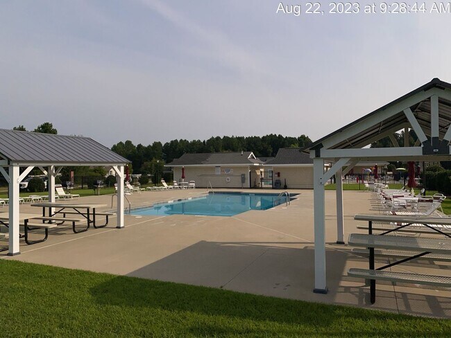 Building Photo - 299 Ranier Dr