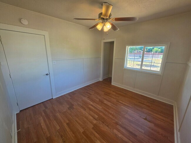 Building Photo - Duplex For Rent in Corning!