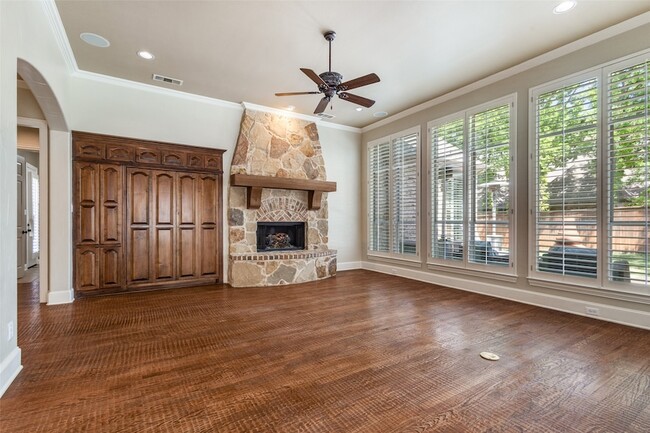 Building Photo - 901 Sandy Trail