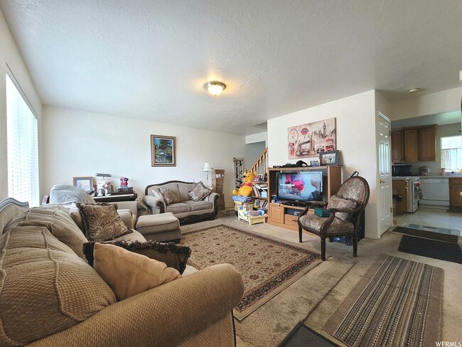 Building Photo - Updated 3 Bed Townhome w/ Finished Basement – American Fork