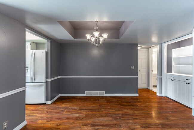 Building Photo - 5761 S Waterbury Cir