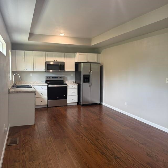 Building Photo - 758 Parklawn St