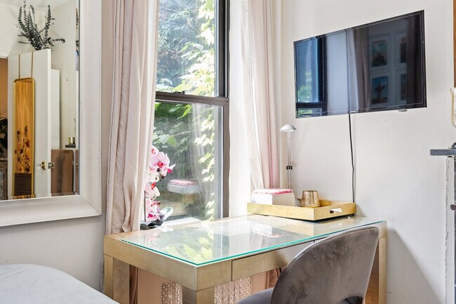 Building Photo - 91 Bedford St