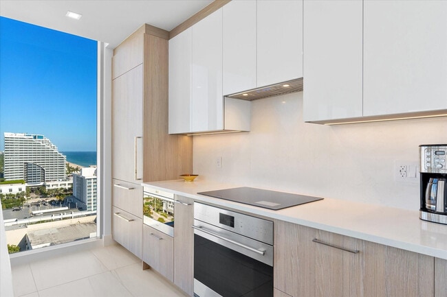 Building Photo - 151 N Seabreeze Blvd