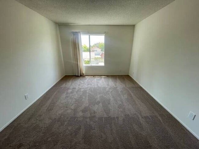 Building Photo - 141 W Avenida De Los Arboles