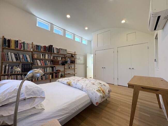 Building Photo - Modern Home availalble for lease in Menlo ...