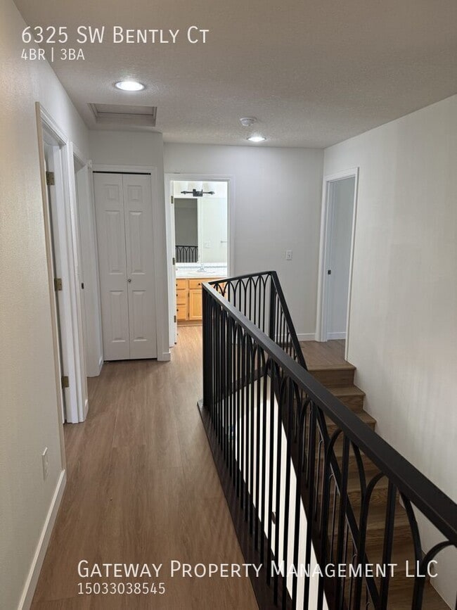Building Photo - 6325 SW Bently Ct