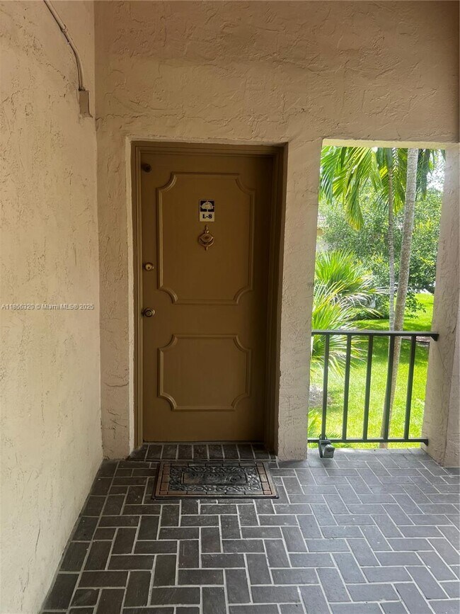 Building Photo - 9402 SW 77th Ave