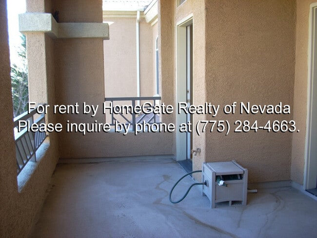 Building Photo - Beautiful Fleur de Lis townhome, Gated Community!