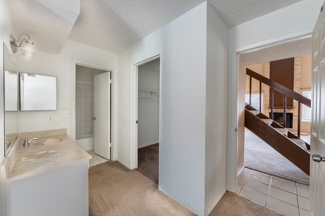 Building Photo - 16830 Spruce Run Dr