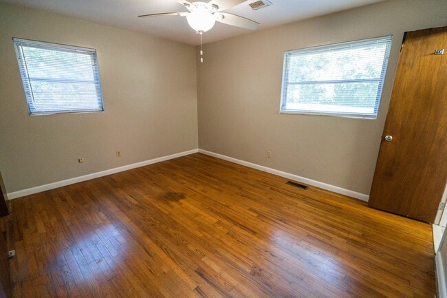 Building Photo - 3BR/2BA Home