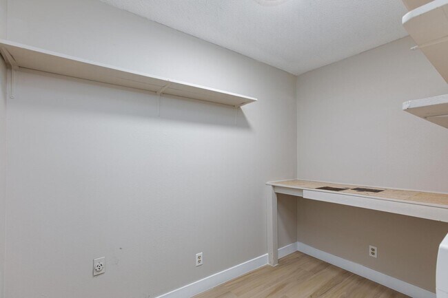 Building Photo - Spacious 4 bedroom, 2 bathroom home located in North Las Vegas