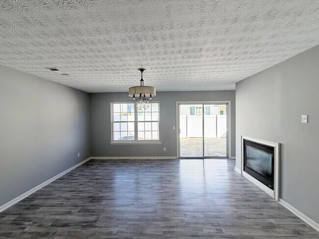 Building Photo - House 4 Beds 3 Baths