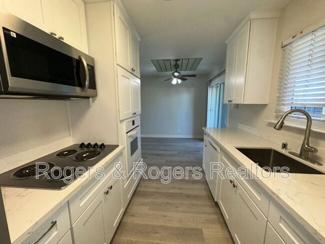 Building Photo - 3592 Payne Ave