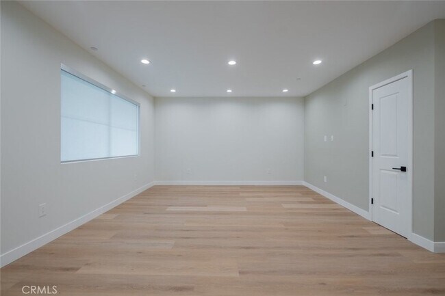 Building Photo - 10218 Fernglen Ave